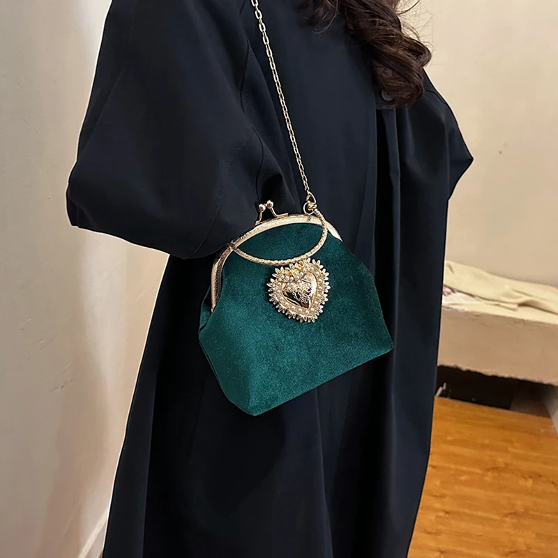 Women Bags Discount - Cadenas, marco de terciopelo, corazón, cena,