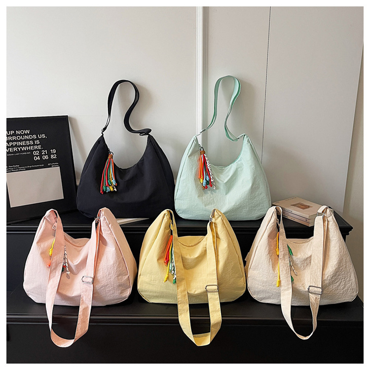 Bolso de Hombro Tipo Hobo de N - Women Bags Logo reseña y precio