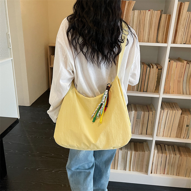 Bolso de Hombro Tipo Hobo de N - Women Bags Logo reseña y precio